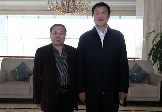 我集团公司总经理刘书华出席第二届淮商峰会并演讲
