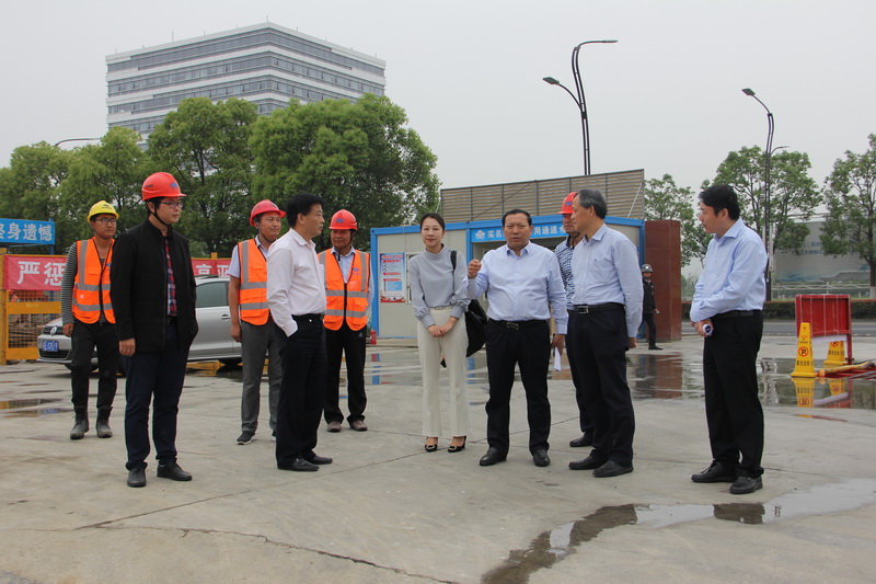苏州市政协副主席程华国一行对我司承建的市政府重点项目视察调研