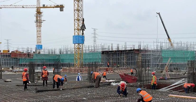 集团公司苏州相城高铁新城北河泾幼儿园项目提前一周封顶！